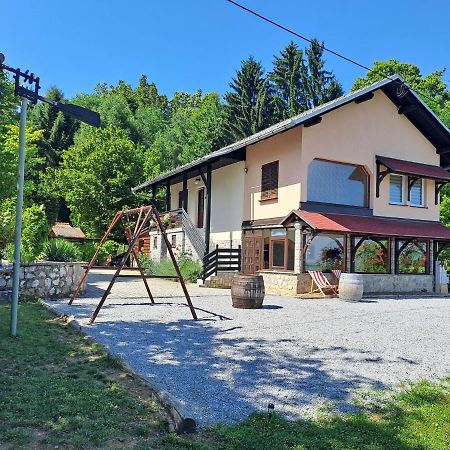 Pocitniska Hisa Parkfield Dragovan Метлика Экстерьер фото